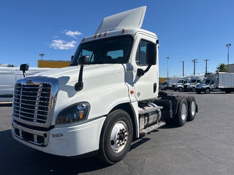 Day Cab Tractor-Heavy Duty Tractors-Freightliner-2017-Cascadia 12564ST-Las Vegas-NV-173,296\n\t\tmiles-$ 39,250 - Image 3