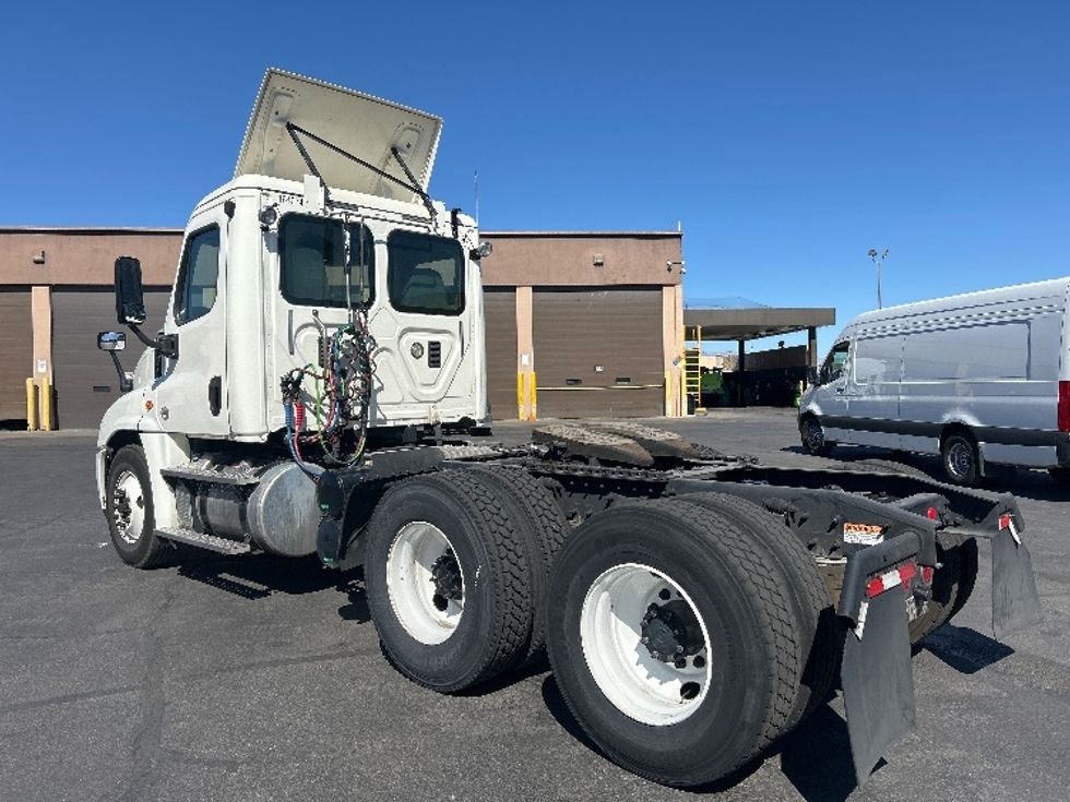 Day Cab Tractor-Heavy Duty Tractors-Freightliner-2017-Cascadia 12564ST-Las Vegas-NV-173,296\n\t\tmiles-$ 39,250 - Image 5
