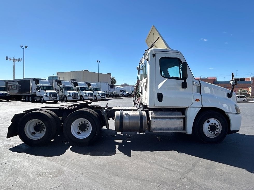 Day Cab Tractor-Heavy Duty Tractors-Freightliner-2017-Cascadia 12564ST-Las Vegas-NV-173,296\n\t\tmiles-$ 39,250 - Image 8