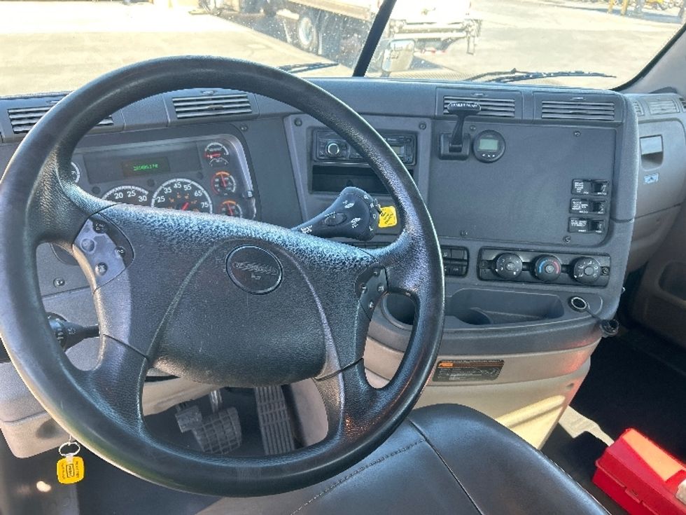 Day Cab Tractor-Heavy Duty Tractors-Freightliner-2017-Cascadia 12564ST-Las Vegas-NV-220,386\n\t\tmiles-$ 39,250 - Image 11