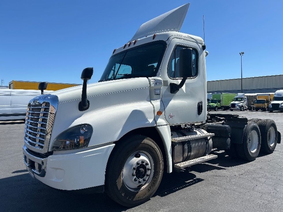 Day Cab Tractor-Heavy Duty Tractors-Freightliner-2017-Cascadia 12564ST-Las Vegas-NV-220,386\n\t\tmiles-$ 39,250 - Image 3