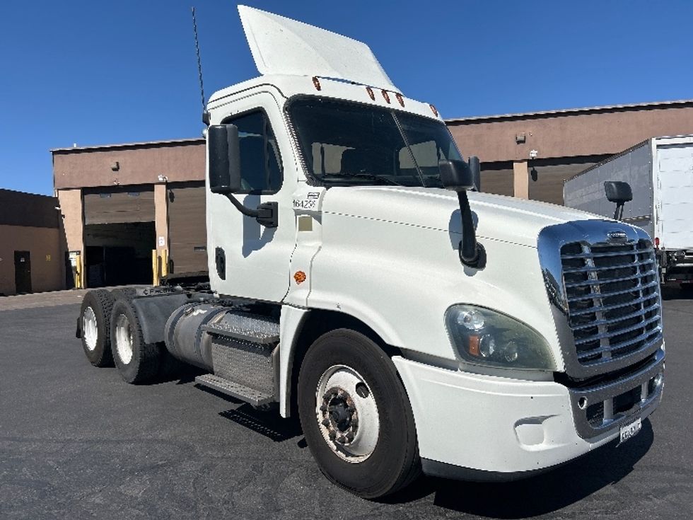 Day Cab Tractor-Heavy Duty Tractors-Freightliner-2017-Cascadia 12564ST-Las Vegas-NV-273,642\n\t\tmiles-$ 37,500 - Image 1