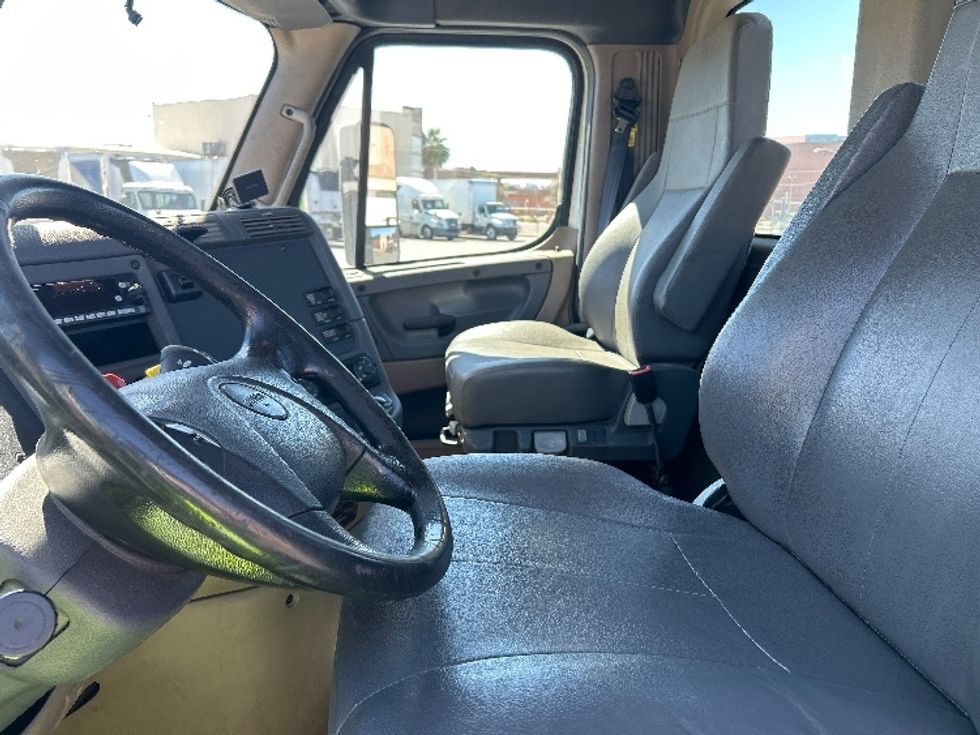 Day Cab Tractor-Heavy Duty Tractors-Freightliner-2017-Cascadia 12564ST-Las Vegas-NV-273,642\n\t\tmiles-$ 37,500 - Image 10