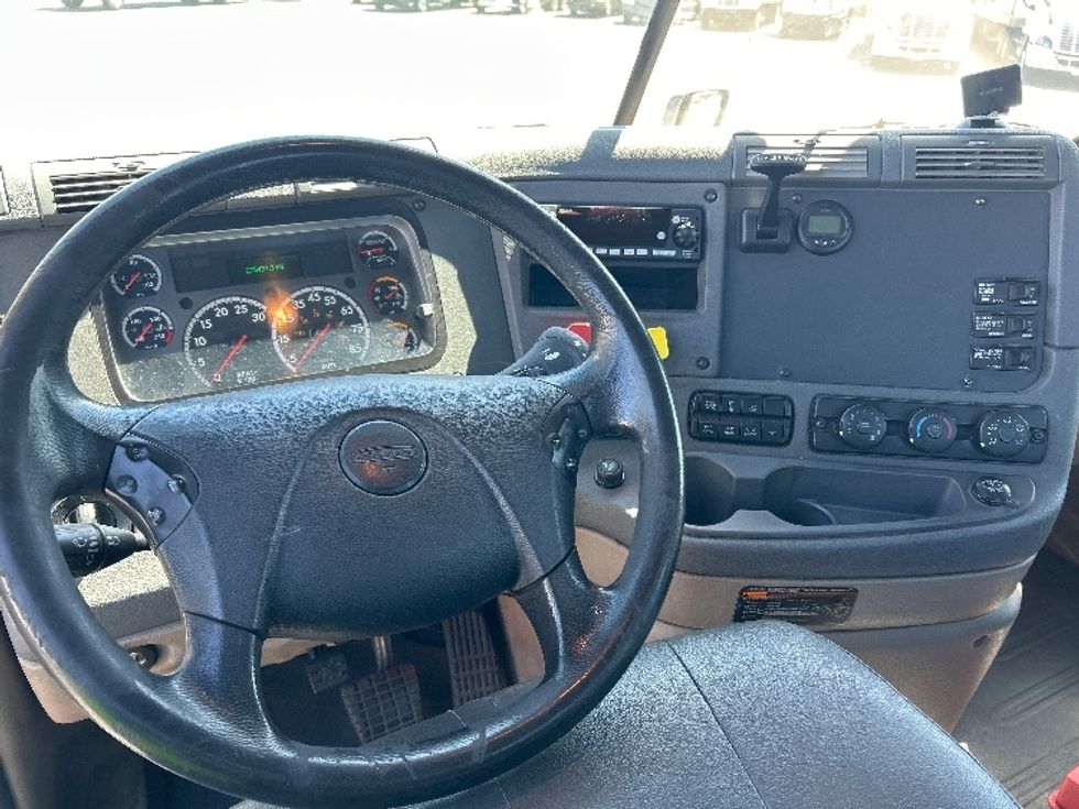 Day Cab Tractor-Heavy Duty Tractors-Freightliner-2017-Cascadia 12564ST-Las Vegas-NV-273,642\n\t\tmiles-$ 37,500 - Image 11