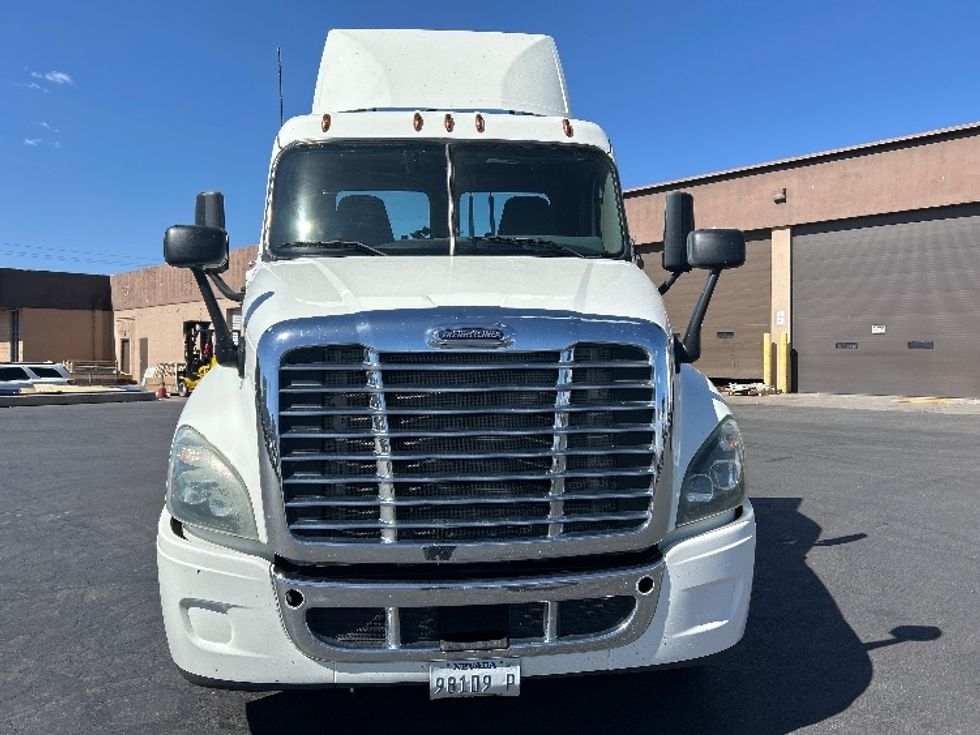 Day Cab Tractor-Heavy Duty Tractors-Freightliner-2017-Cascadia 12564ST-Las Vegas-NV-273,642\n\t\tmiles-$ 37,500 - Image 2