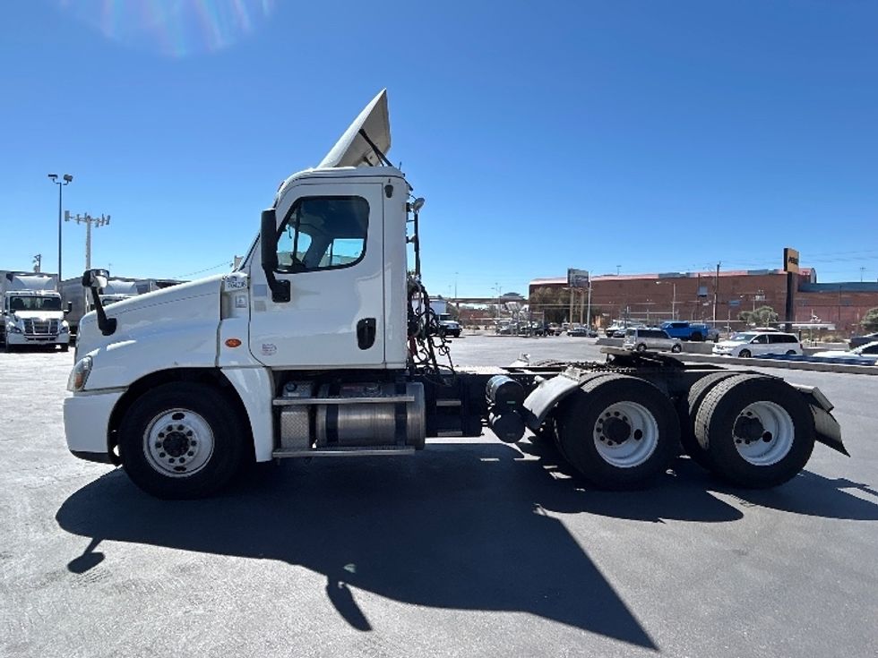 Day Cab Tractor-Heavy Duty Tractors-Freightliner-2017-Cascadia 12564ST-Las Vegas-NV-273,642\n\t\tmiles-$ 37,500 - Image 4