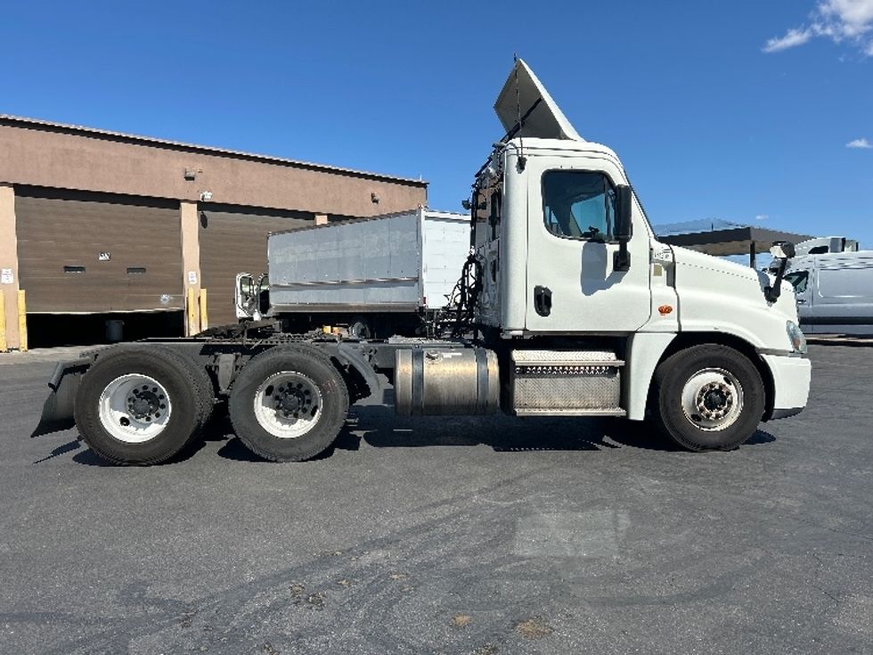 Day Cab Tractor-Heavy Duty Tractors-Freightliner-2017-Cascadia 12564ST-Las Vegas-NV-273,642\n\t\tmiles-$ 37,500 - Image 8