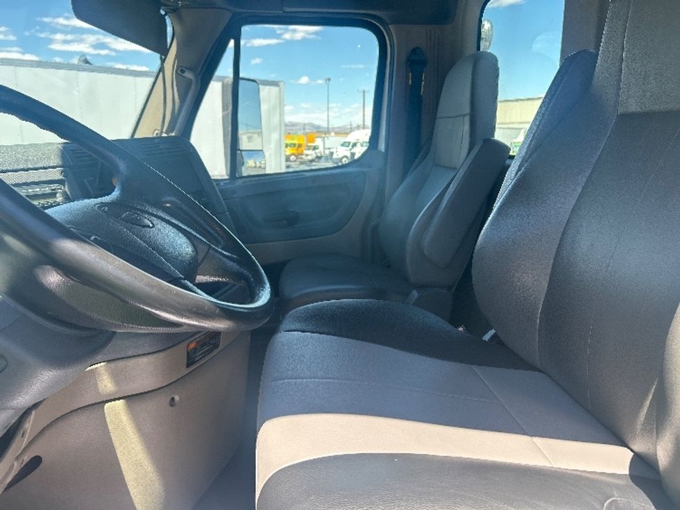 Day Cab Tractor-Heavy Duty Tractors-Freightliner-2017-Cascadia 12564ST-Las Vegas-NV-337,800\n\t\tmiles-$ 35,500 - Image 10