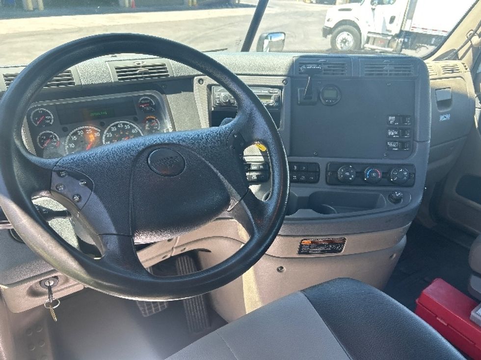 Day Cab Tractor-Heavy Duty Tractors-Freightliner-2017-Cascadia 12564ST-Las Vegas-NV-337,800\n\t\tmiles-$ 35,500 - Image 11