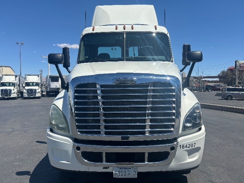 Day Cab Tractor-Heavy Duty Tractors-Freightliner-2017-Cascadia 12564ST-Las Vegas-NV-337,800\n\t\tmiles-$ 35,500 - Image 2