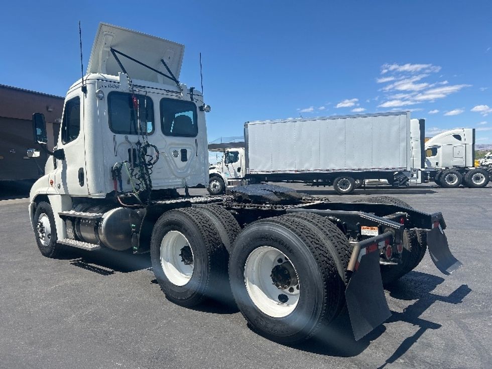 Day Cab Tractor-Heavy Duty Tractors-Freightliner-2017-Cascadia 12564ST-Las Vegas-NV-337,800\n\t\tmiles-$ 35,500 - Image 5