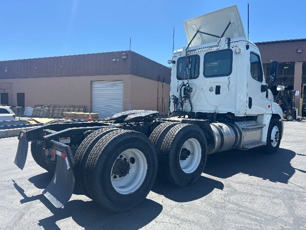 Day Cab Tractor-Heavy Duty Tractors-Freightliner-2017-Cascadia 12564ST-Las Vegas-NV-337,800\n\t\tmiles-$ 35,500 - Image 7