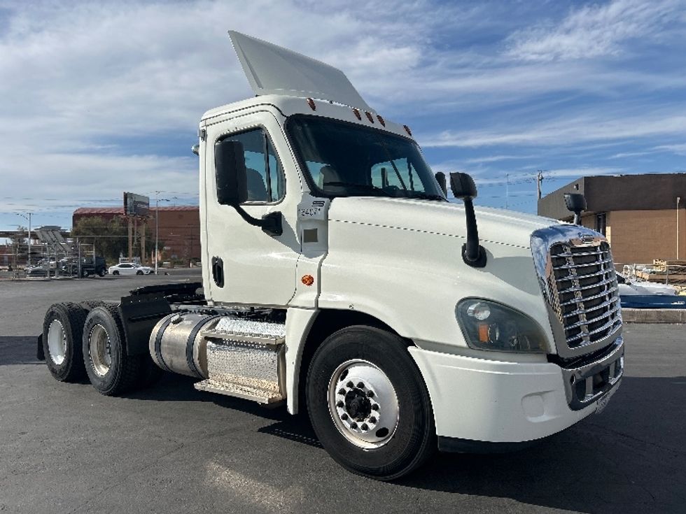 Day Cab Tractor-Heavy Duty Tractors-Freightliner-2017-Cascadia 12564ST-Las Vegas-NV-37,039\n\t\tmiles-$ 39,250 - Image 1