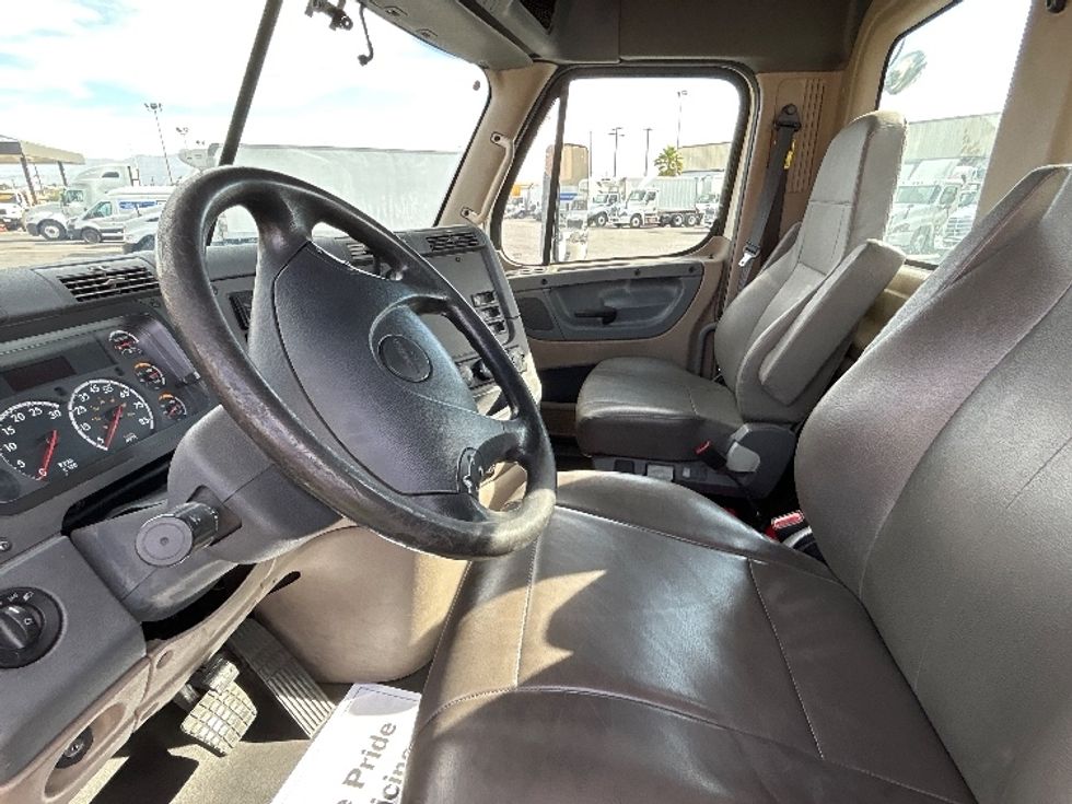 Day Cab Tractor-Heavy Duty Tractors-Freightliner-2017-Cascadia 12564ST-Las Vegas-NV-37,039\n\t\tmiles-$ 39,250 - Image 10