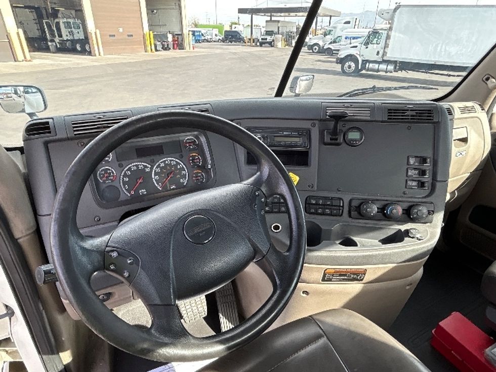 Day Cab Tractor-Heavy Duty Tractors-Freightliner-2017-Cascadia 12564ST-Las Vegas-NV-37,039\n\t\tmiles-$ 39,250 - Image 11