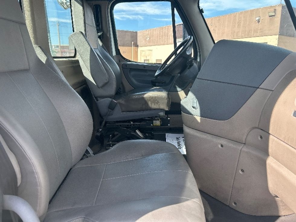 Day Cab Tractor-Heavy Duty Tractors-Freightliner-2017-Cascadia 12564ST-Las Vegas-NV-37,039\n\t\tmiles-$ 39,250 - Image 14