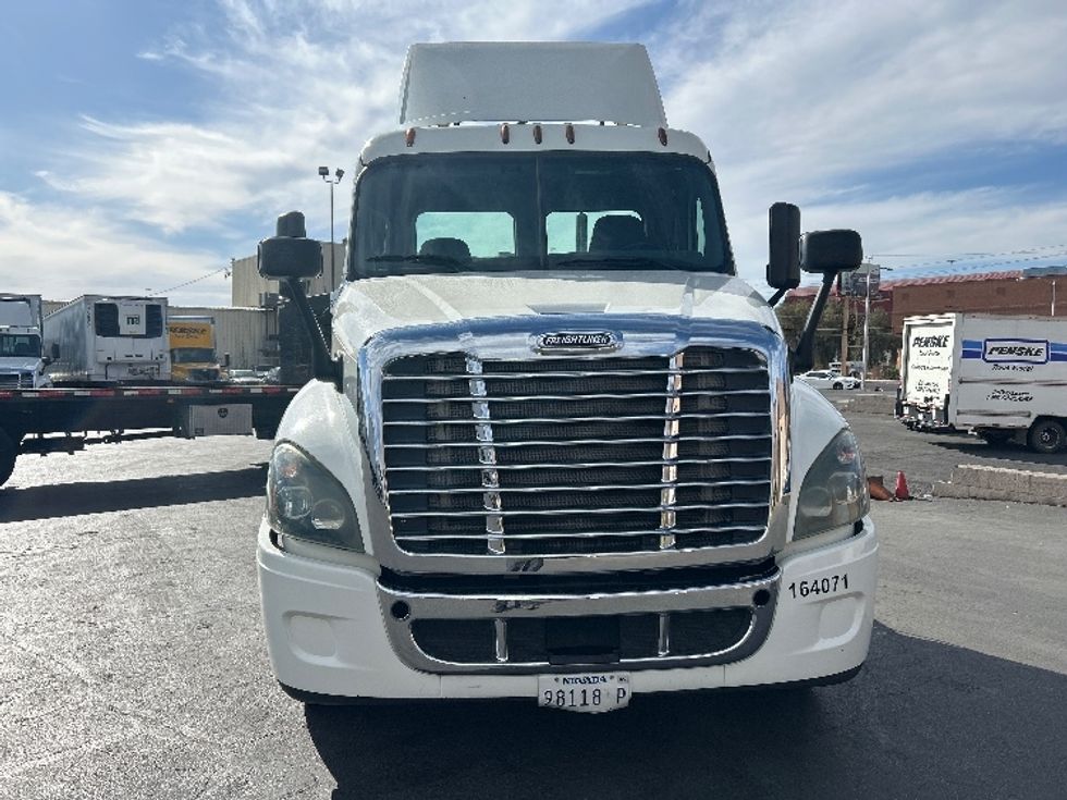 Day Cab Tractor-Heavy Duty Tractors-Freightliner-2017-Cascadia 12564ST-Las Vegas-NV-37,039\n\t\tmiles-$ 39,250 - Image 2