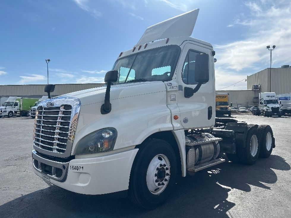 Day Cab Tractor-Heavy Duty Tractors-Freightliner-2017-Cascadia 12564ST-Las Vegas-NV-37,039\n\t\tmiles-$ 39,250 - Image 3