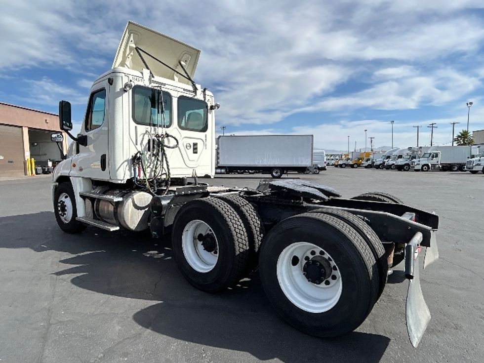 Day Cab Tractor-Heavy Duty Tractors-Freightliner-2017-Cascadia 12564ST-Las Vegas-NV-37,039\n\t\tmiles-$ 39,250 - Image 5