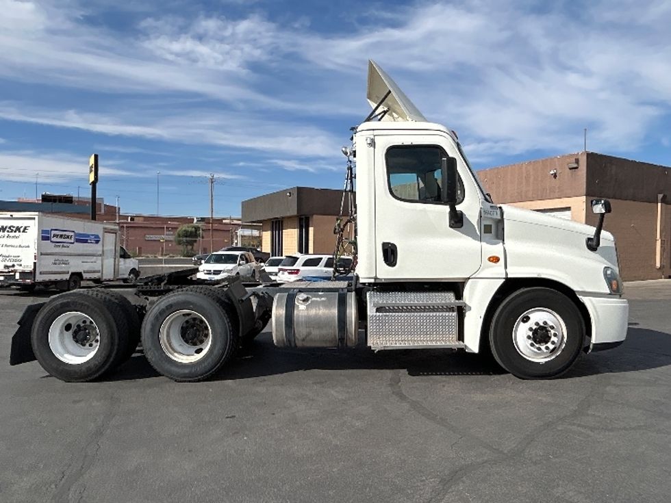 Day Cab Tractor-Heavy Duty Tractors-Freightliner-2017-Cascadia 12564ST-Las Vegas-NV-37,039\n\t\tmiles-$ 39,250 - Image 8