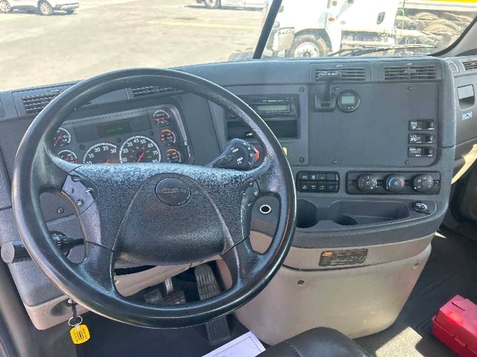 Day Cab Tractor-Heavy Duty Tractors-Freightliner-2017-Cascadia 12564ST-Las Vegas-NV-82,000\n\t\tmiles-$ 39,250 - Image 11