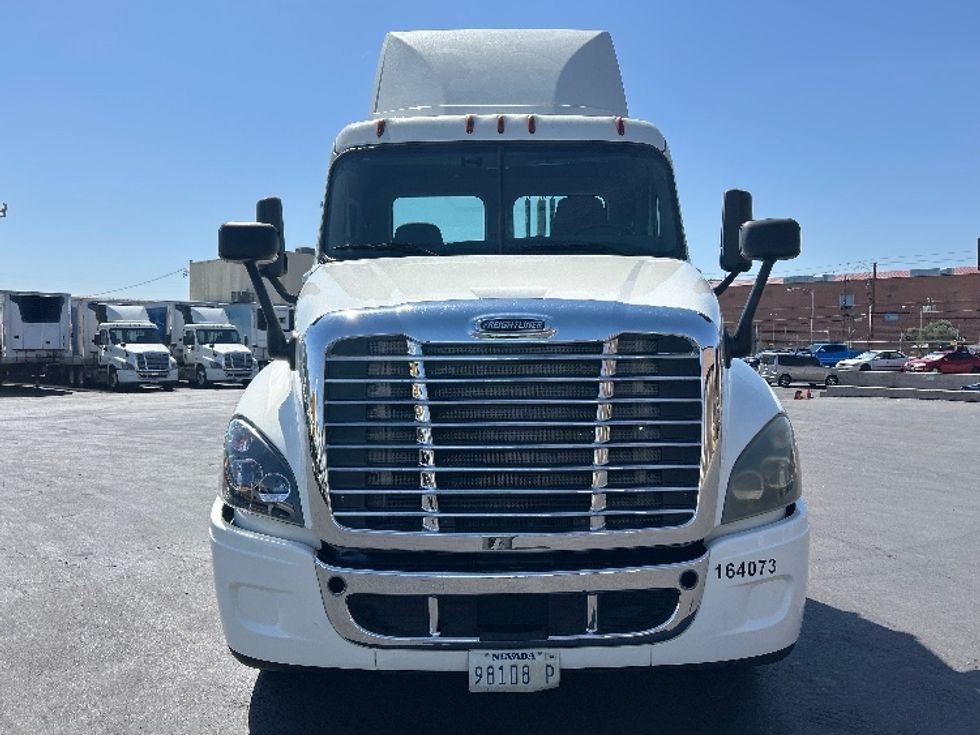 Day Cab Tractor-Heavy Duty Tractors-Freightliner-2017-Cascadia 12564ST-Las Vegas-NV-82,000\n\t\tmiles-$ 39,250 - Image 2