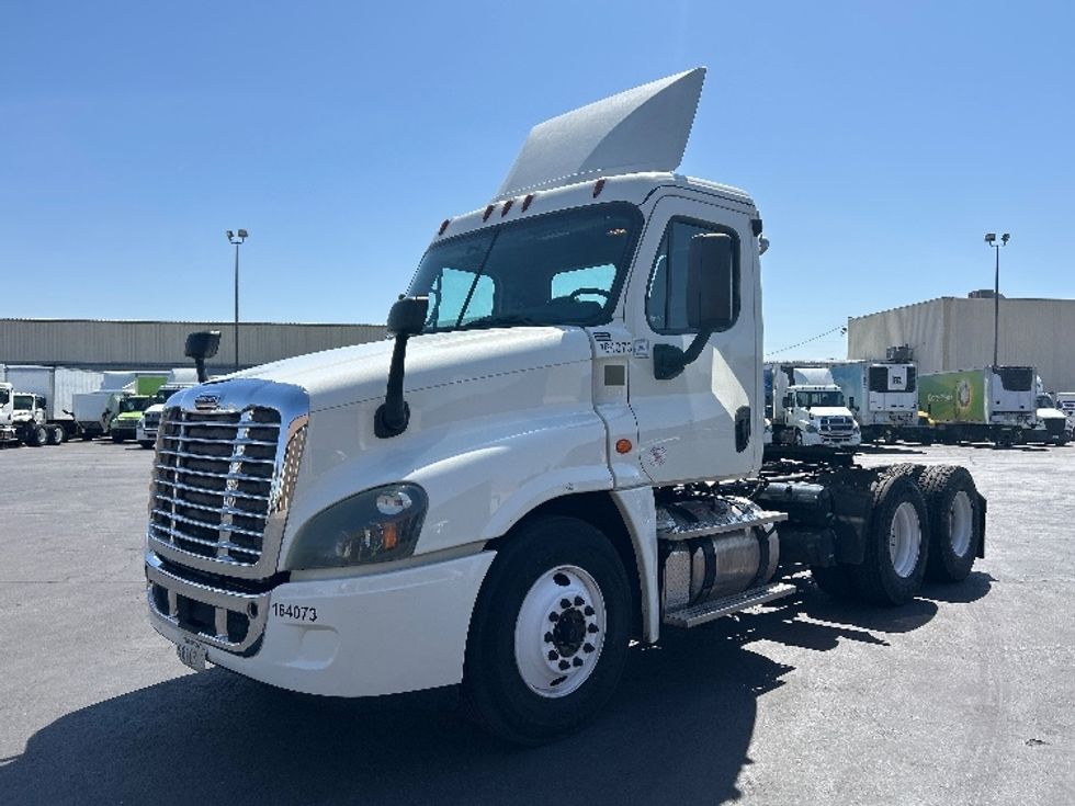 Day Cab Tractor-Heavy Duty Tractors-Freightliner-2017-Cascadia 12564ST-Las Vegas-NV-82,000\n\t\tmiles-$ 39,250 - Image 3