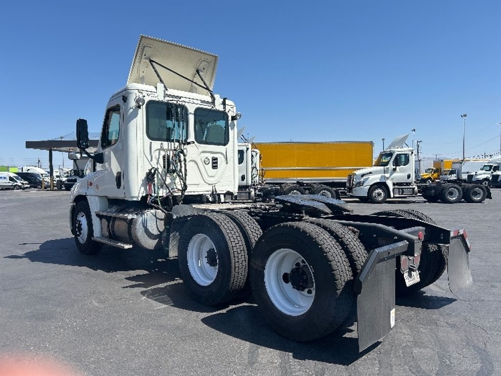 Day Cab Tractor-Heavy Duty Tractors-Freightliner-2017-Cascadia 12564ST-Las Vegas-NV-82,000\n\t\tmiles-$ 39,250 - Image 5