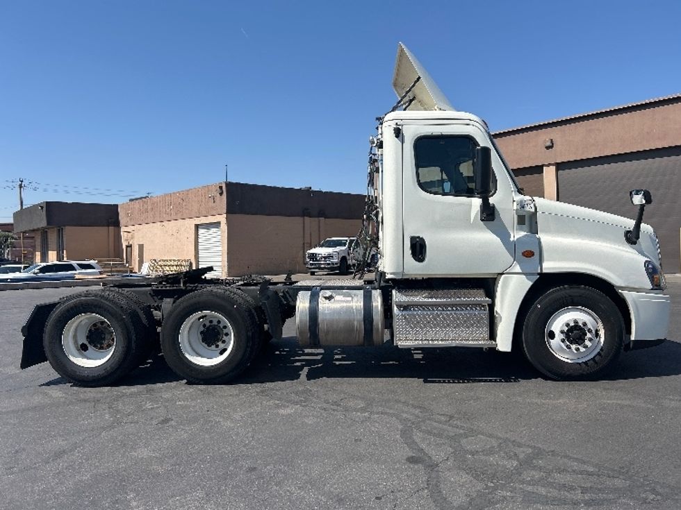 Day Cab Tractor-Heavy Duty Tractors-Freightliner-2017-Cascadia 12564ST-Las Vegas-NV-82,000\n\t\tmiles-$ 39,250 - Image 8