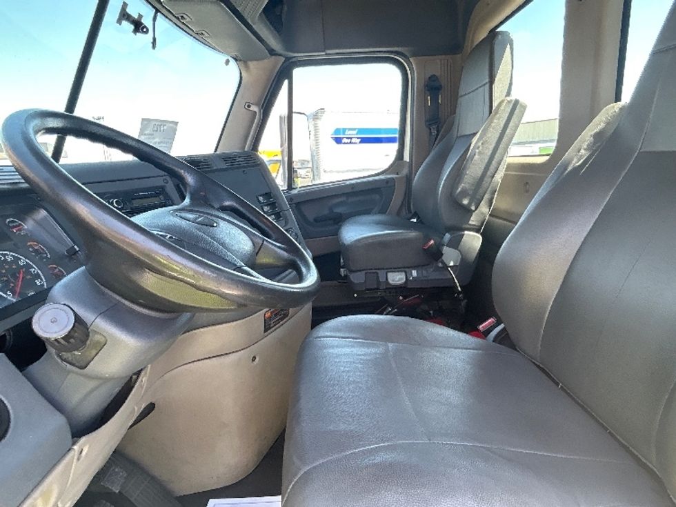 Day Cab Tractor-Heavy Duty Tractors-Freightliner-2017-Cascadia 12564ST-Las Vegas-NV-91,708\n\t\tmiles-$ 36,250 - Image 10