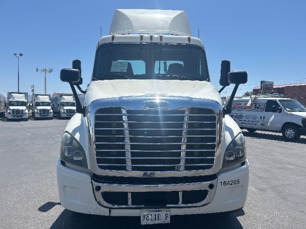 Day Cab Tractor-Heavy Duty Tractors-Freightliner-2017-Cascadia 12564ST-Las Vegas-NV-91,708\n\t\tmiles-$ 36,250 - Image 2