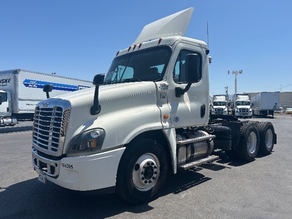 Day Cab Tractor-Heavy Duty Tractors-Freightliner-2017-Cascadia 12564ST-Las Vegas-NV-91,708\n\t\tmiles-$ 36,250 - Image 3