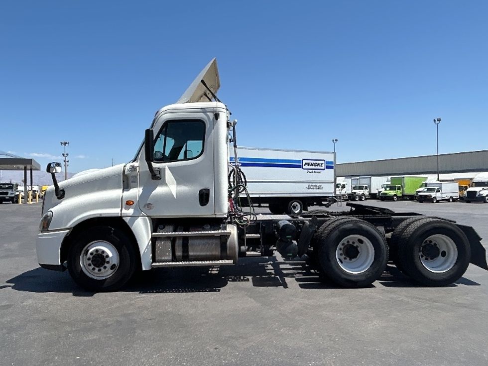 Day Cab Tractor-Heavy Duty Tractors-Freightliner-2017-Cascadia 12564ST-Las Vegas-NV-91,708\n\t\tmiles-$ 36,250 - Image 4