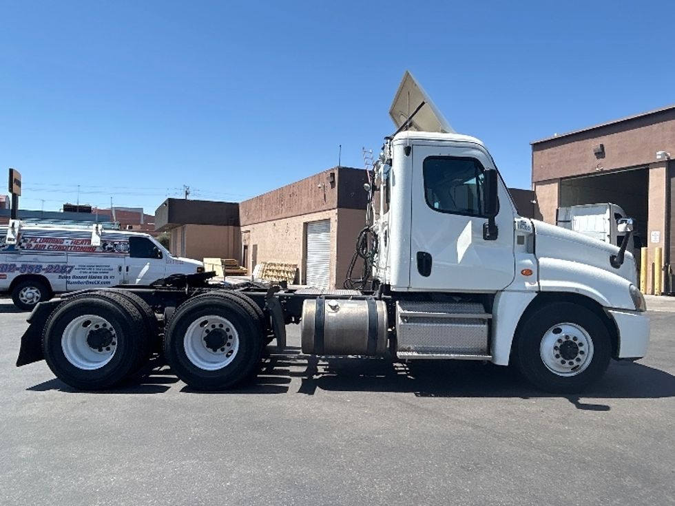 Day Cab Tractor-Heavy Duty Tractors-Freightliner-2017-Cascadia 12564ST-Las Vegas-NV-91,708\n\t\tmiles-$ 36,250 - Image 8