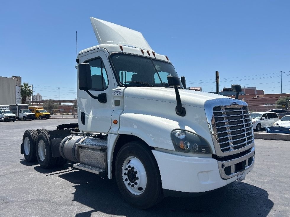 Day Cab Tractor-Heavy Duty Tractors-Freightliner-2017-Cascadia 12564ST-Las Vegas-NV-96,041\n\t\tmiles-$ 39,250 - Image 1