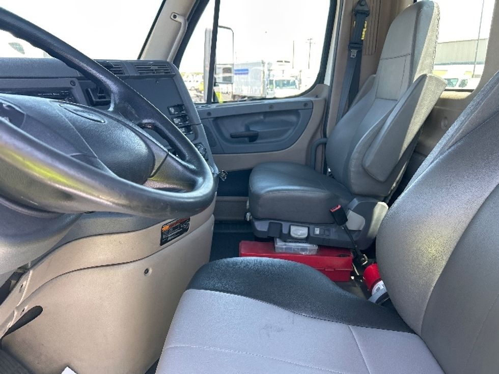 Day Cab Tractor-Heavy Duty Tractors-Freightliner-2017-Cascadia 12564ST-Las Vegas-NV-96,041\n\t\tmiles-$ 39,250 - Image 10