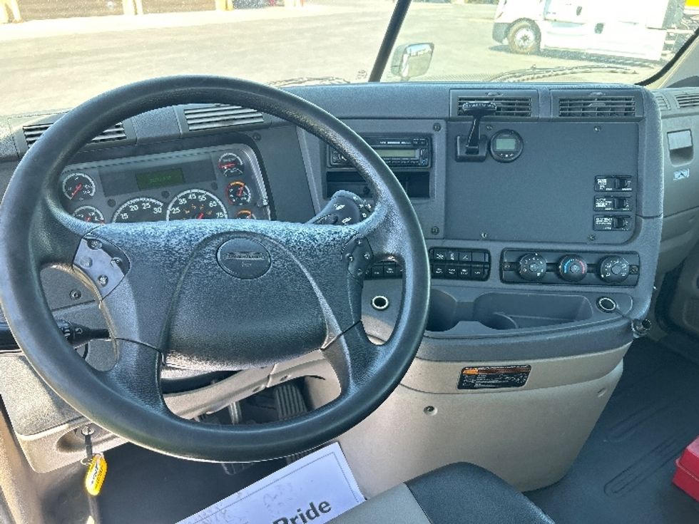 Day Cab Tractor-Heavy Duty Tractors-Freightliner-2017-Cascadia 12564ST-Las Vegas-NV-96,041\n\t\tmiles-$ 39,250 - Image 11