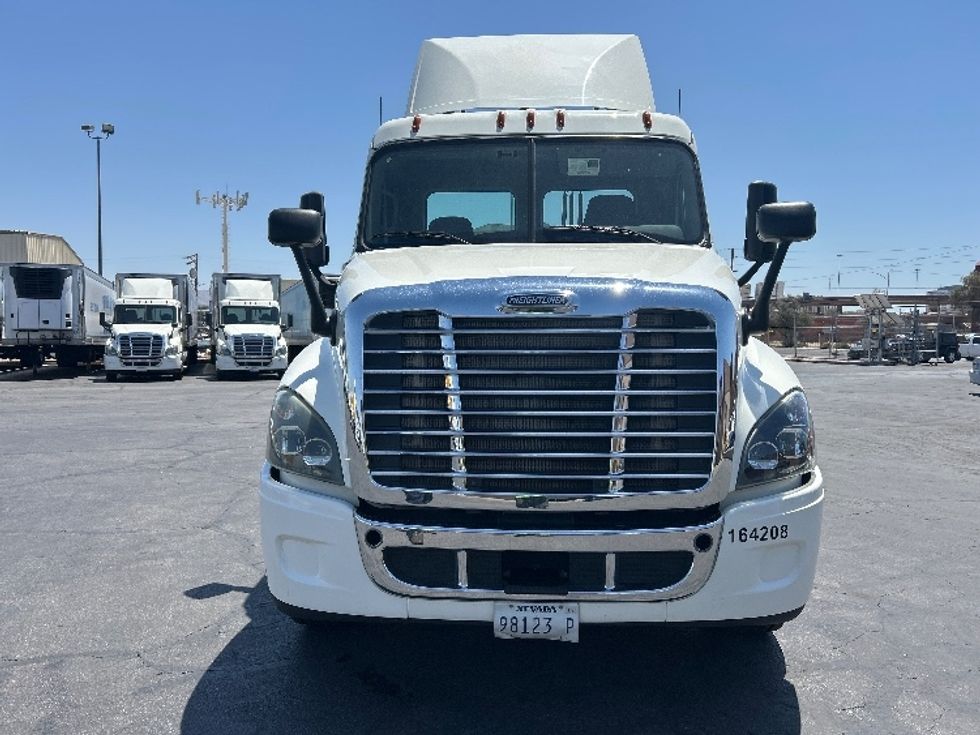 Day Cab Tractor-Heavy Duty Tractors-Freightliner-2017-Cascadia 12564ST-Las Vegas-NV-96,041\n\t\tmiles-$ 39,250 - Image 2