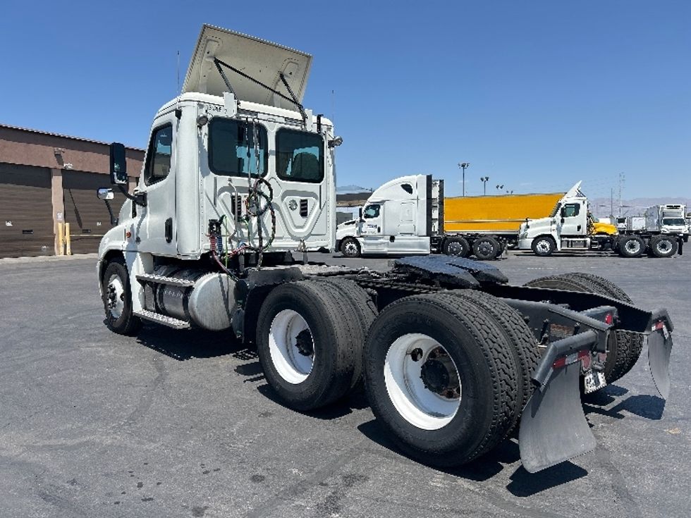 Day Cab Tractor-Heavy Duty Tractors-Freightliner-2017-Cascadia 12564ST-Las Vegas-NV-96,041\n\t\tmiles-$ 39,250 - Image 5