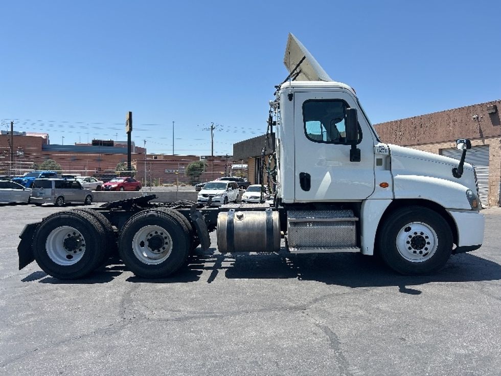 Day Cab Tractor-Heavy Duty Tractors-Freightliner-2017-Cascadia 12564ST-Las Vegas-NV-96,041\n\t\tmiles-$ 39,250 - Image 8