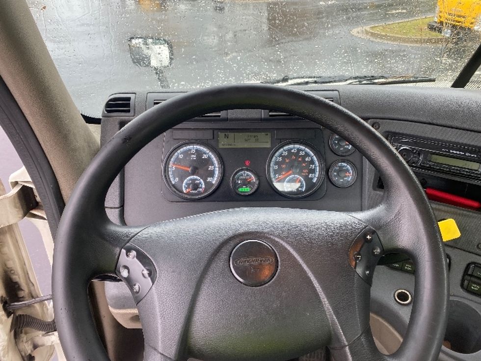 Day Cab Tractor-Heavy Duty Tractors-Freightliner-2017-Cascadia 12564ST-Lithia Springs-GA-572,589\n\t\tmiles-$ 29,500 - Image 11