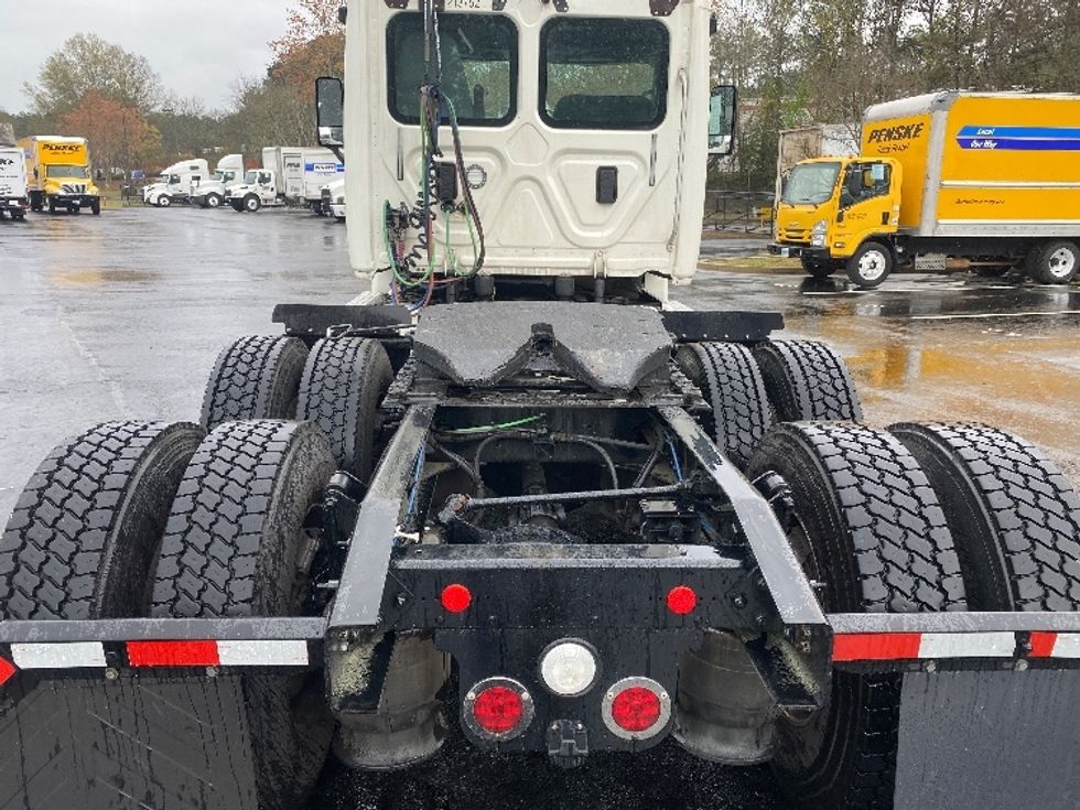 Day Cab Tractor-Heavy Duty Tractors-Freightliner-2017-Cascadia 12564ST-Lithia Springs-GA-572,589\n\t\tmiles-$ 29,500 - Image 6