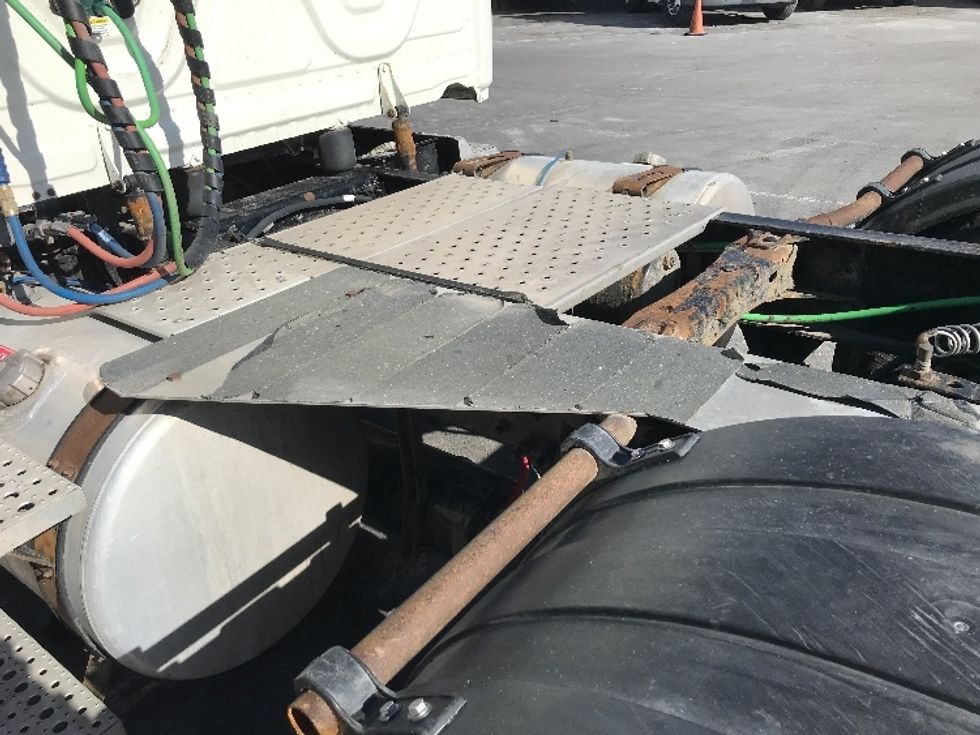 Day Cab Tractor-Heavy Duty Tractors-Freightliner-2017-Cascadia 12564ST-Londonderry-NH-346,803\n\t\tmiles-$ 35,500 - Image 17