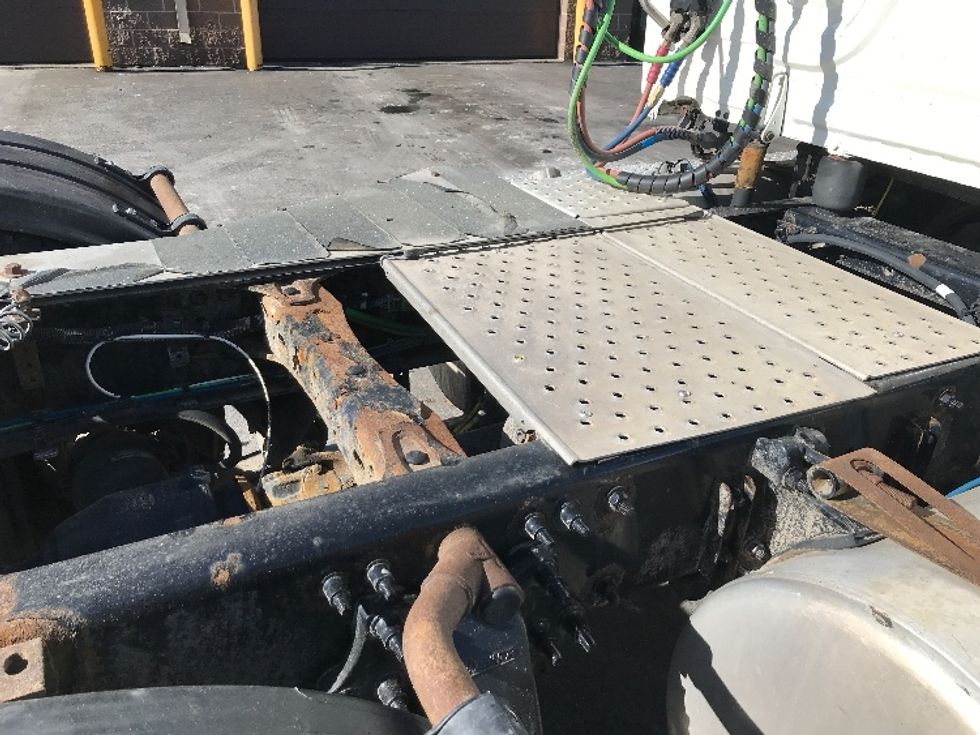 Day Cab Tractor-Heavy Duty Tractors-Freightliner-2017-Cascadia 12564ST-Londonderry-NH-346,803\n\t\tmiles-$ 35,500 - Image 18