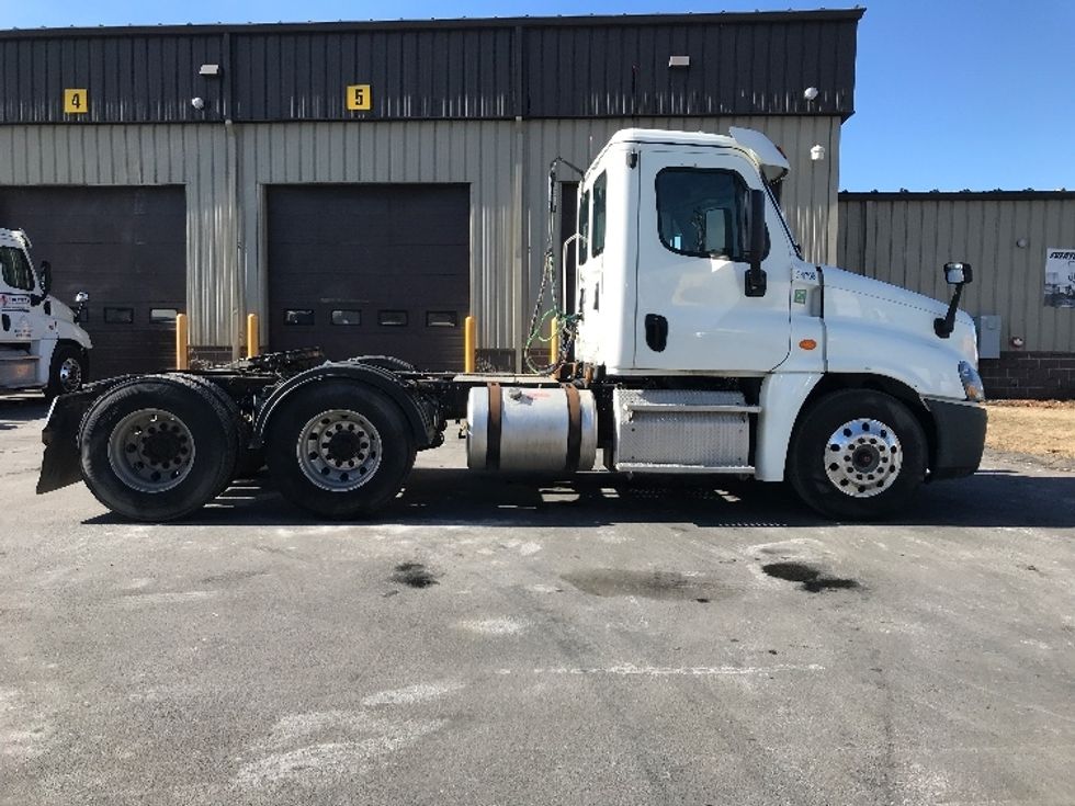 Day Cab Tractor-Heavy Duty Tractors-Freightliner-2017-Cascadia 12564ST-Londonderry-NH-346,803\n\t\tmiles-$ 35,500 - Image 8