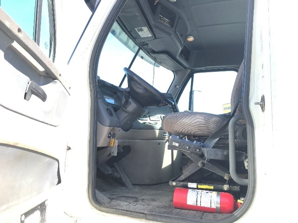 Day Cab Tractor-Heavy Duty Tractors-Freightliner-2017-Cascadia 12564ST-Londonderry-NH-346,803\n\t\tmiles-$ 35,500 - Image 9