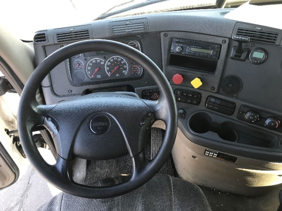 Day Cab Tractor-Heavy Duty Tractors-Freightliner-2017-Cascadia 12564ST-Londonderry-NH-357,864\n\t\tmiles-$ 33,000 - Image 11