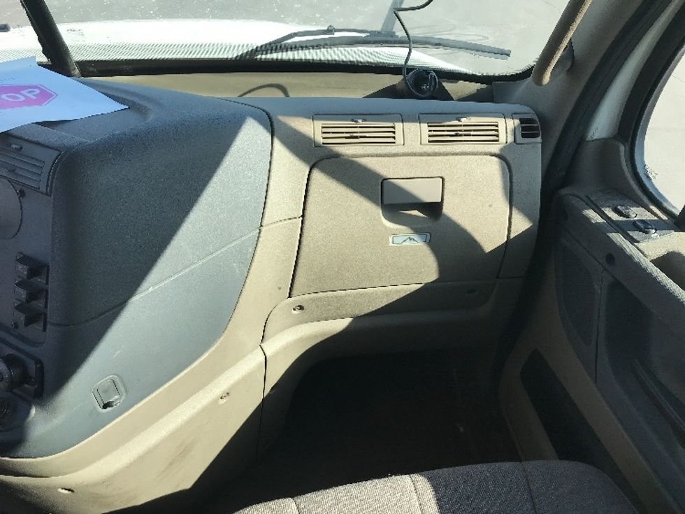 Day Cab Tractor-Heavy Duty Tractors-Freightliner-2017-Cascadia 12564ST-Londonderry-NH-357,864\n\t\tmiles-$ 33,000 - Image 13