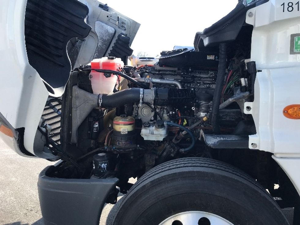 Day Cab Tractor-Heavy Duty Tractors-Freightliner-2017-Cascadia 12564ST-Londonderry-NH-357,864\n\t\tmiles-$ 33,000 - Image 16