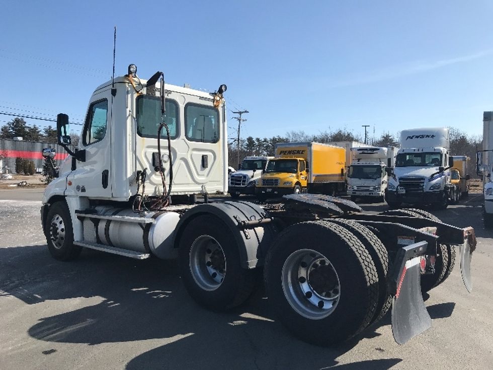 Day Cab Tractor-Heavy Duty Tractors-Freightliner-2017-Cascadia 12564ST-Londonderry-NH-357,864\n\t\tmiles-$ 33,000 - Image 5